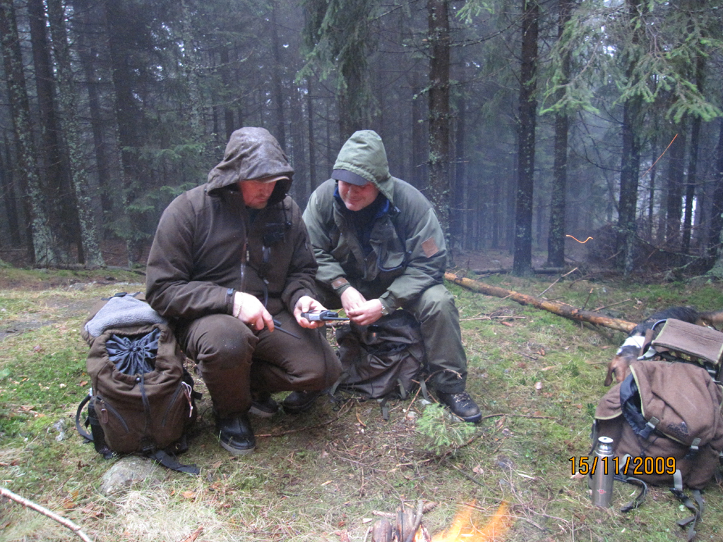 Mens Trond og Øyvind K studerer sporloggen